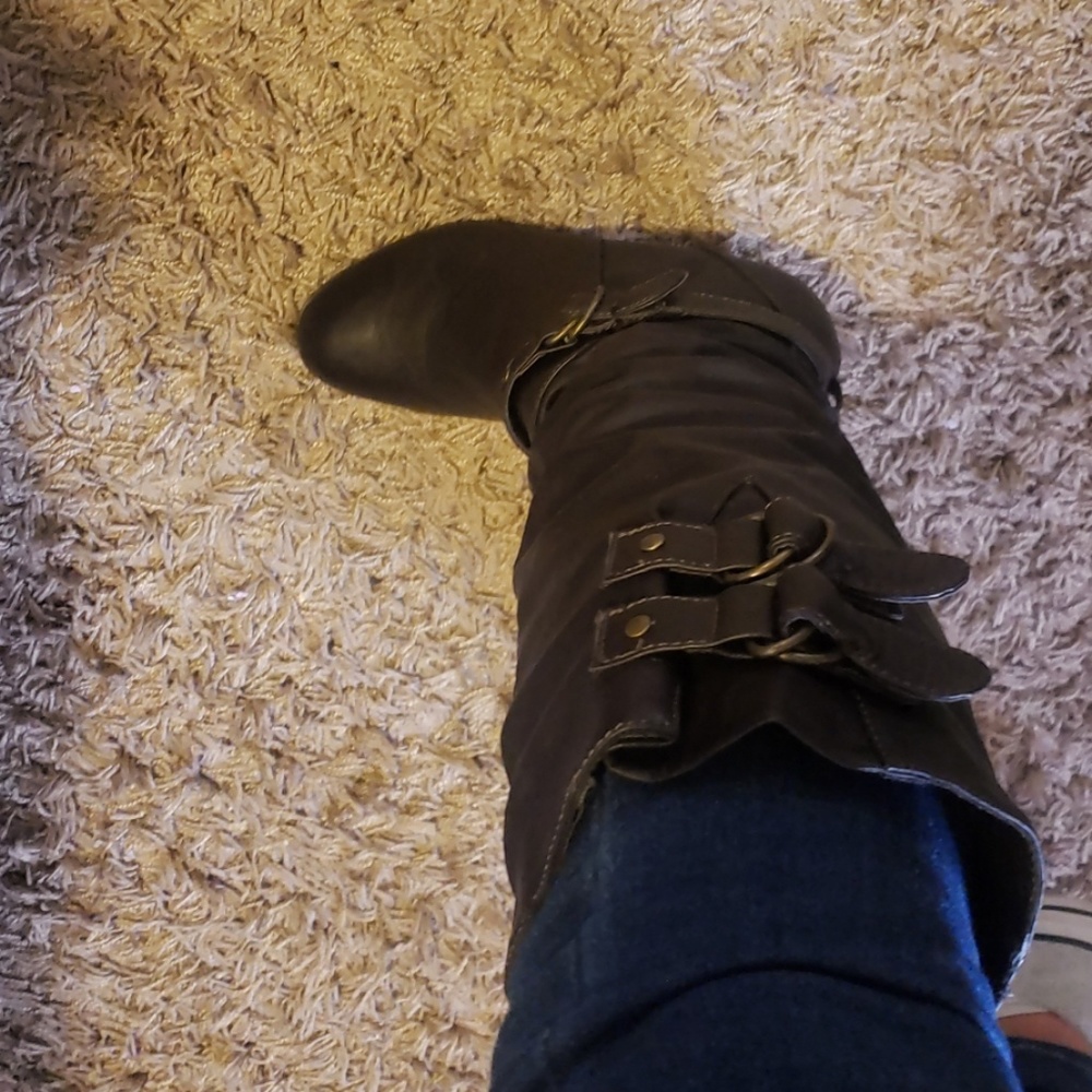 Stylish Brown "low"  heel rampage boots - Picture 5 of 12